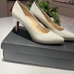 Ellen Tracy Platform Nadie Pumps Color: Ivory Size: 6 1/2